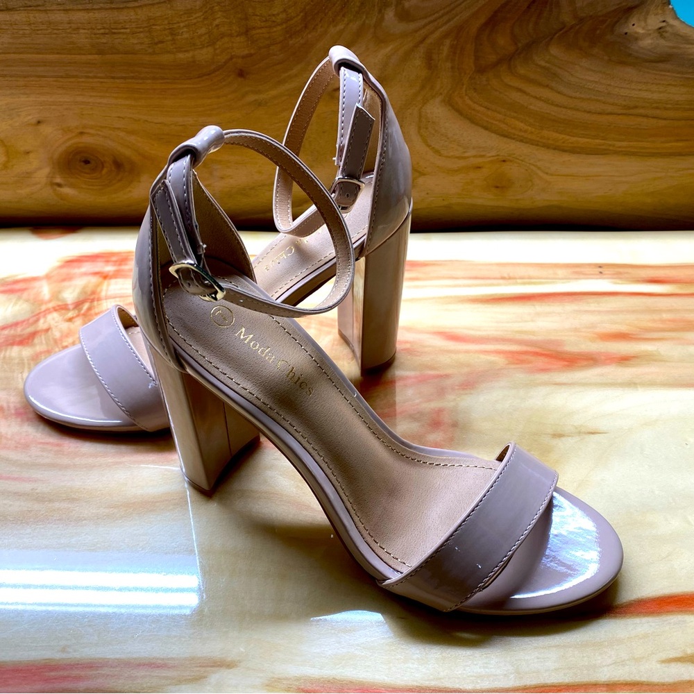 Moda Chics Faux Patent Leather Chunky Heel Sandals